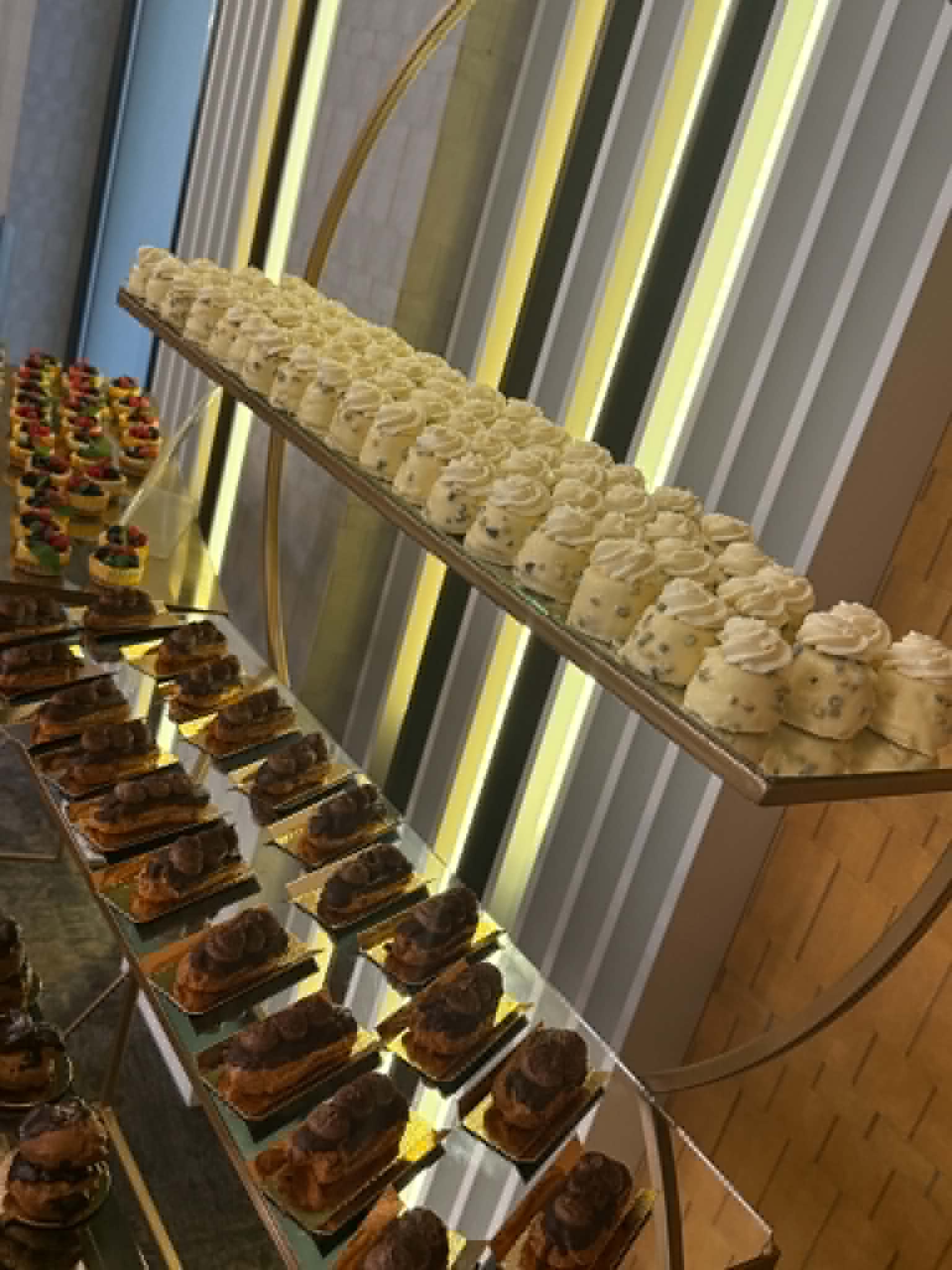 Candy bar Zum Zet — masă dulciuri nuntă