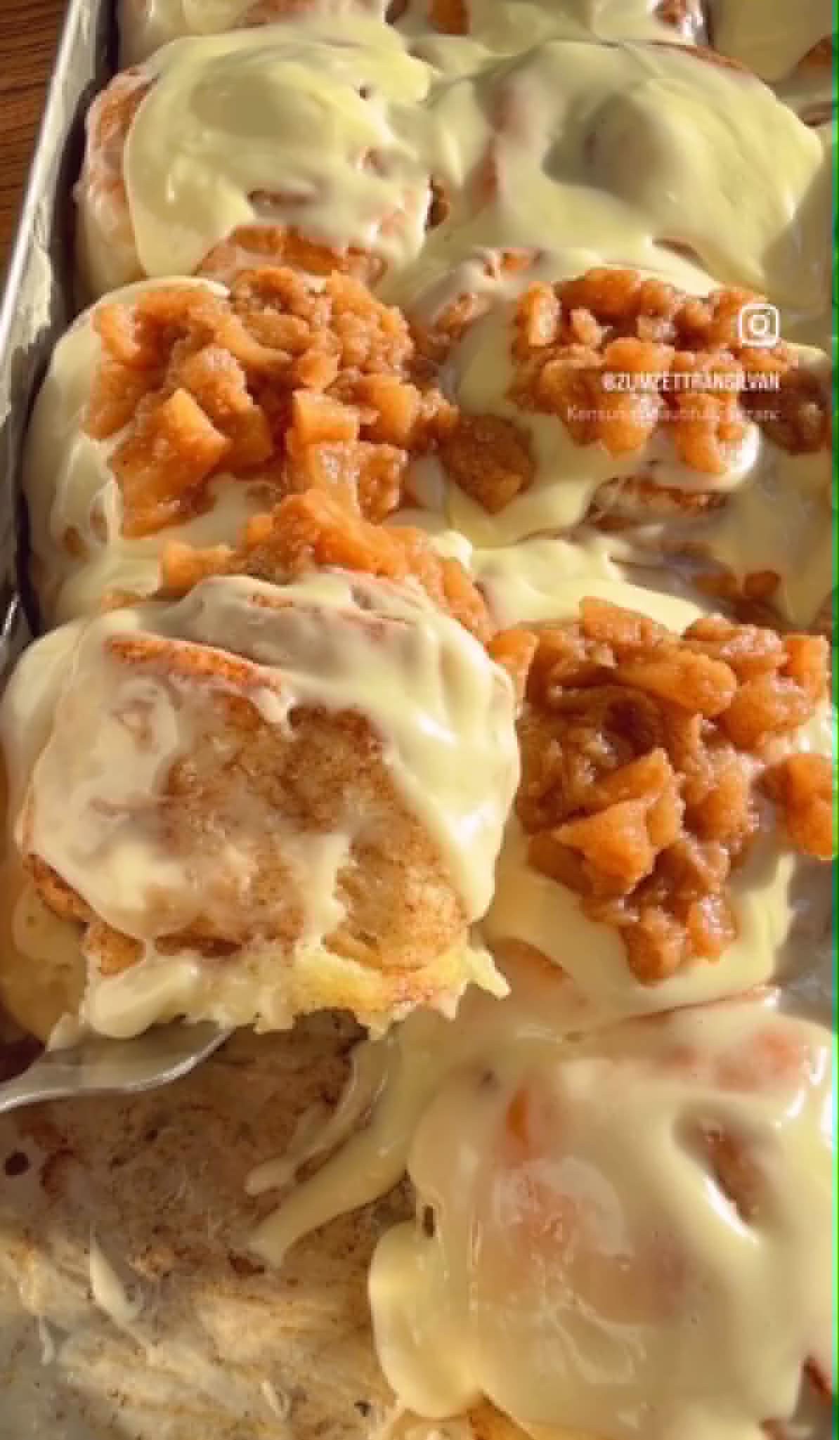 Cinnamon Rolls cu mere — Zum Zet