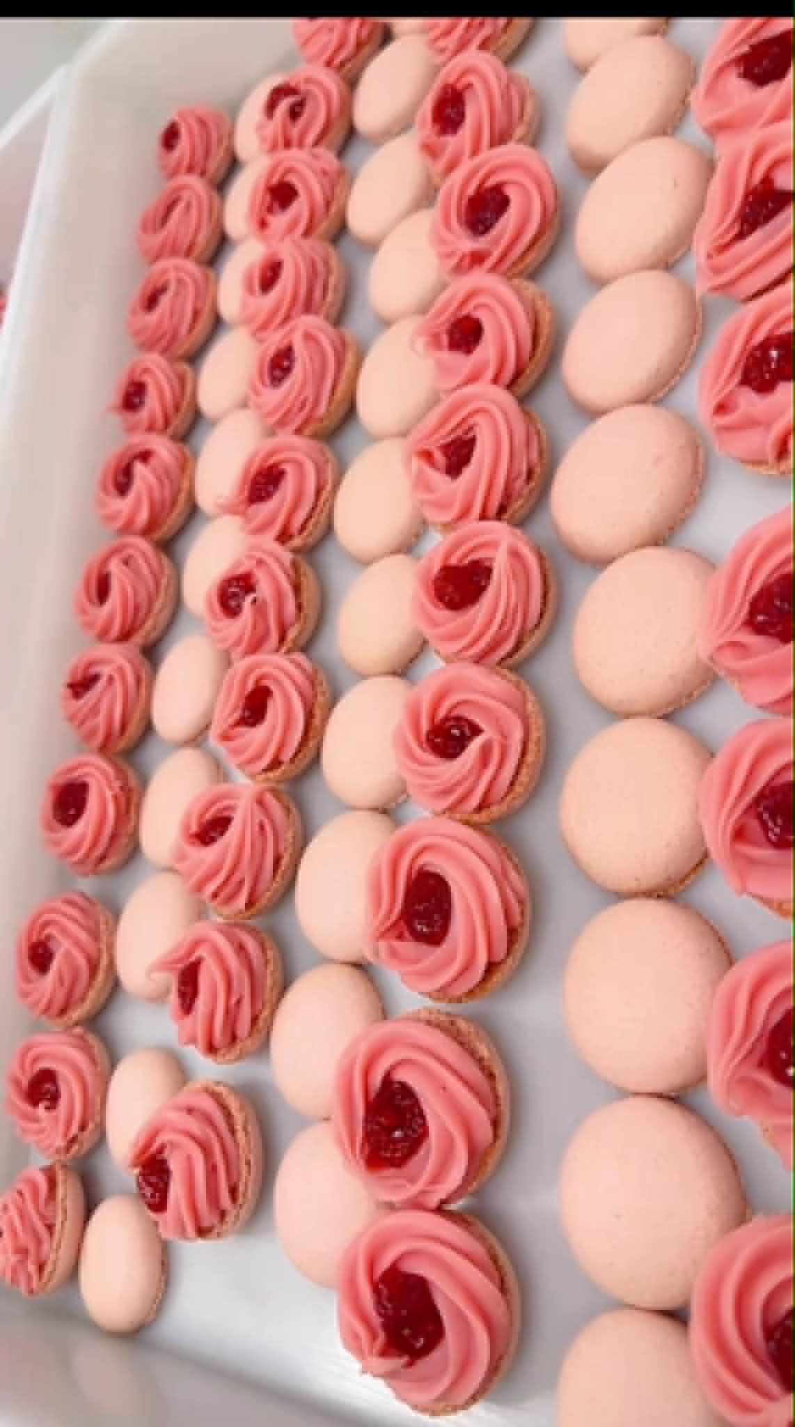 Macarons căpșuni și confit de zmeură — Zum Zet