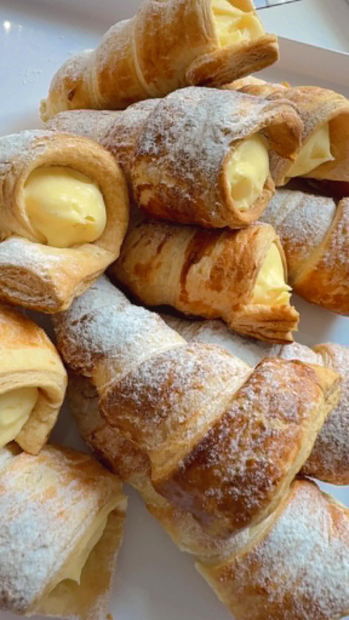 Rulouri foietaj cu cremă de vanilie — Zum Zet