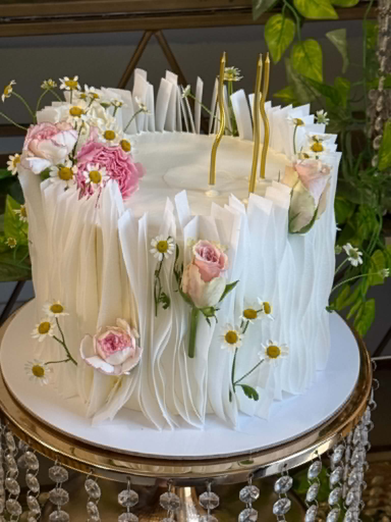 Tort cu decor textură și flori pastel Zum Zet