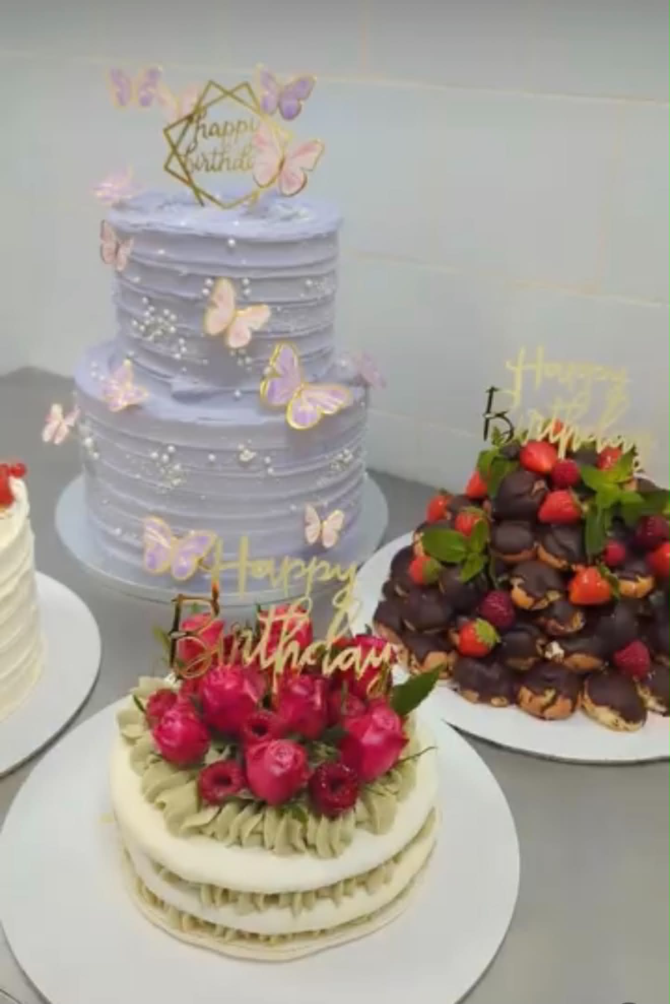 Tort de nuntă trei etaje cu fluturi Zum Zet